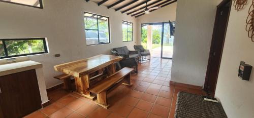 Sopetran Villa | La toña