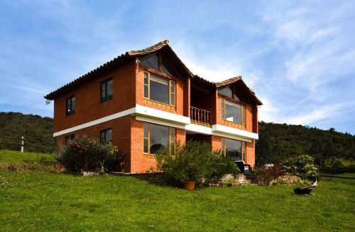 Sesquile House | Finca El Uvito, Casa con hermosa vista al lago