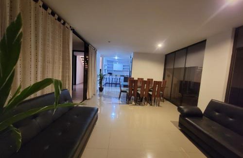 Ricaurte Villa | Hermosa casa con Jacuzzi privado y piscina comunal