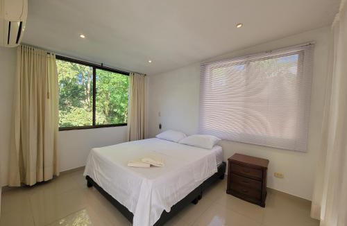 Ricaurte Villa | Hermosa casa con Jacuzzi privado y piscina comunal