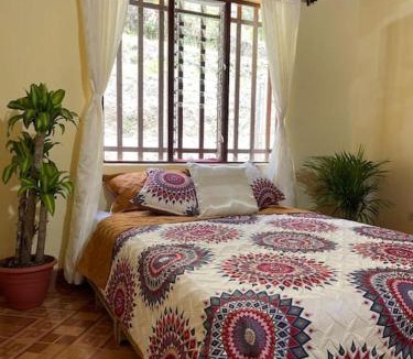Medellin House | ¡El escondite Santa Elena!