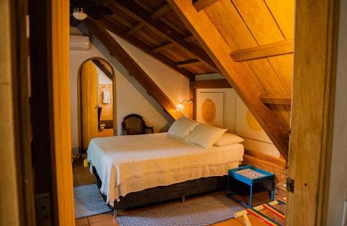 El Cabrero House | Room in Apartment - Hrc-7S Hotel room near the historic center with pool and breakfast