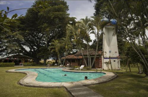 Guadalajara de Buga House | Casa Campestre con piscina Ideal para familias y grupos cerca de Buga