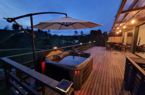 El Penol House | Casa Bariloche Luxury, El Peñol - Guatapé
