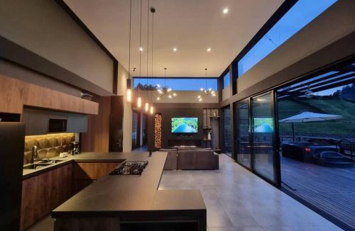 El Penol House | Casa Bariloche Luxury, El Peñol - Guatapé