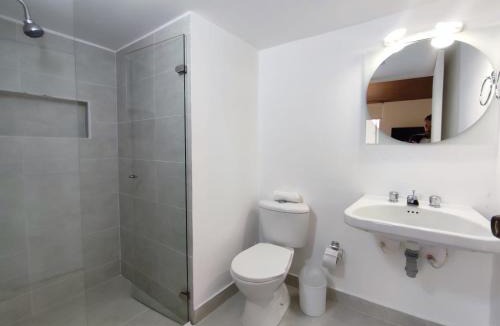 Usaquen House | VENECIA SUITE BOG Habitación sencilla con baño privado Unicentro norte