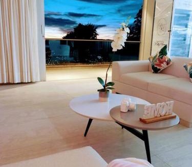 Medellin House | Mansión en El Poblado vista increíble a Medellín