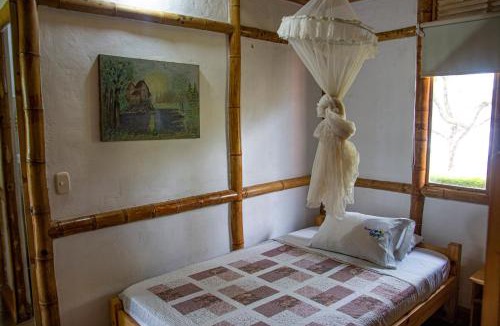 Chinauta Villa | CABAÑA FAMILIAR en EcoparqueChinauta, PISCINA, GRANJA, JUEGOS, PESCA, RESTAURANTE