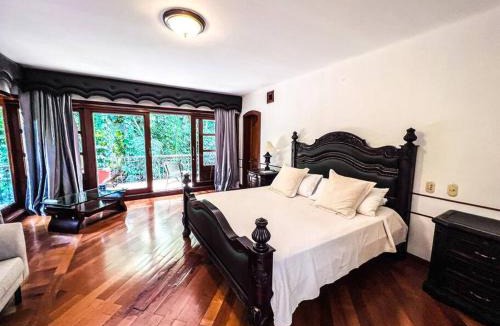 El Poblado Villa | Villa Luz: A Luxurious Mansion in El Poblado