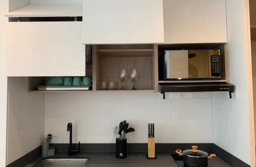 Calle 100 Apartment | [Chicó District] - Suite with Terrace/Free Netflix