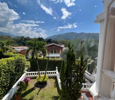 San Jeronimo Villa | Alegre villa de verano con piscina
