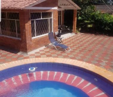 Icononzo House | Casa Quinta Con piscinas Melgar TOLIMA
