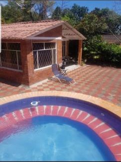 Icononzo House | Casa Quinta Con piscinas Melgar TOLIMA