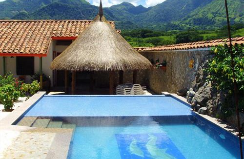 Quebrada Guadalejo House | Casa Guayaquil en el Parque Principal Cauca Viejo