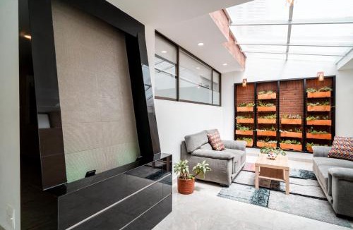 Barrios Unidos Apartment | 100 Wonderful House
