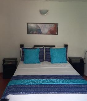 Cartagena Walled City Apartment | HPT-SM1 HABITACION DE HOTEL DOBLE EN GETSEMANI CON PISCINA AIRE ACONDICIONADO Y WIFi