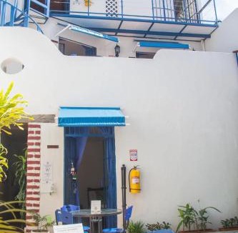 Cartagena Walled City Apartment | HPT-SM HABITACION DE HOTEL TRIPLE CON PISCINA AIRE ACONDICIONADO Y WIFi EN GETSEMANI