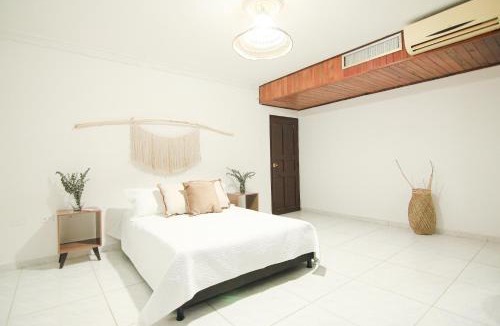 Historic Center House | habitacion privada en apartamento en el centro historico, cerca a la bahía parque de los novios y playa