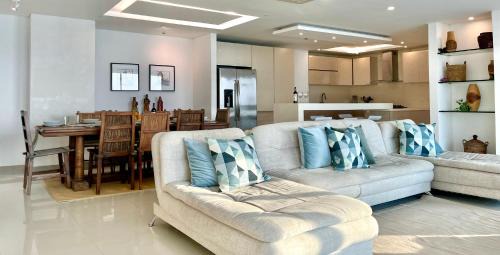 Bocagrande Apartment | Luxurious Cartagena Beachfront apartment