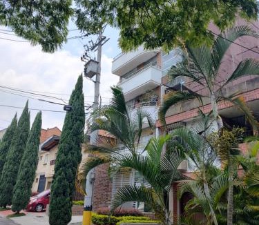 La Castellana House | Nora's Casa de familia Laureles
