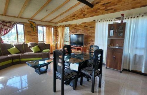 Ubate House | Casa rural frente a pista de BMX