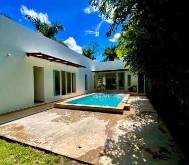 Restrepo Villa | Casa blanca, casa campestre Restrepo