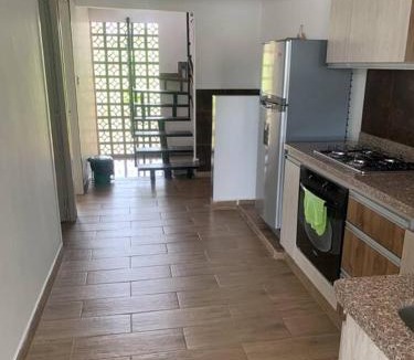Pereira House | HOSPEDAJE MUY CERCA A UKUMARI,CONSOTA Y EXPOFUTURO