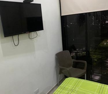 Bello Apartment | Aparataestudio Tipo Loft Moderno , cerca de la estacion del metro