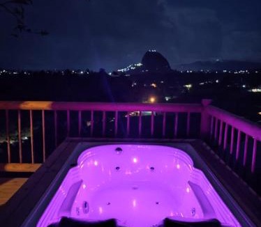 El Penol Hotel | Breeze Glamping -Guatape
