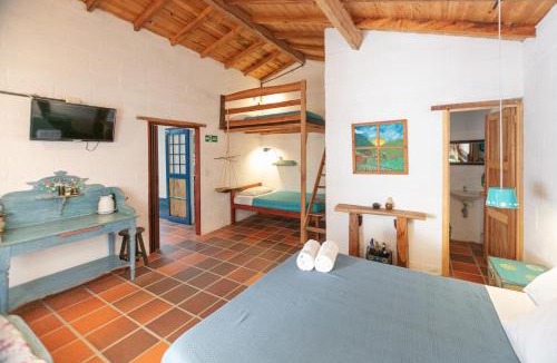 Guadalupe House | Hotel la Colina De Los Azulejos