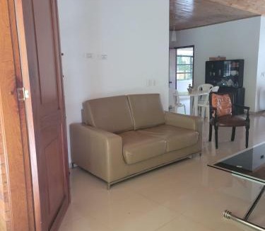 La Vega Villa | Casa Quinta privada con piscina soleada Billar, Tejo, Jacuzzy climatizado, kiosco