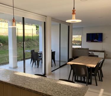 La Mesa House | CASA MONTEBELLO CON PISCINA PRIVADA EN LA MESA