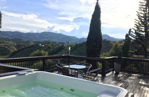 El Penol House | CASA CAMPESTRE MONTECARLO Guatapé- desayuno a pareja