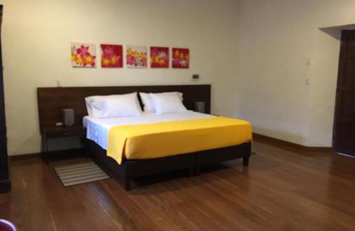 Garzon House | Casa de Balcones