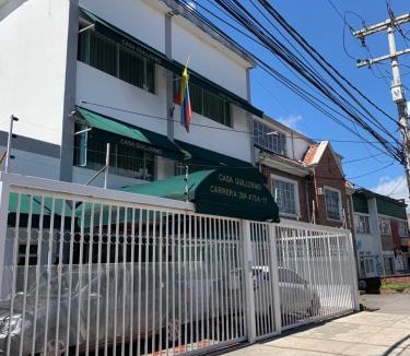 Barrios Unidos Hotel | Hotel Casa Guillermo