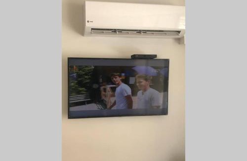 Ricaurte Apartment | Apartamento cómodo con todo lo que necesitas con Aire Acondicionado !