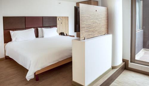 Santa Ana Hotel | Hotel Viaggio Teleport City Suites