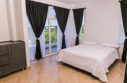 Santa Veronica Villa | VILLA MANDALAY