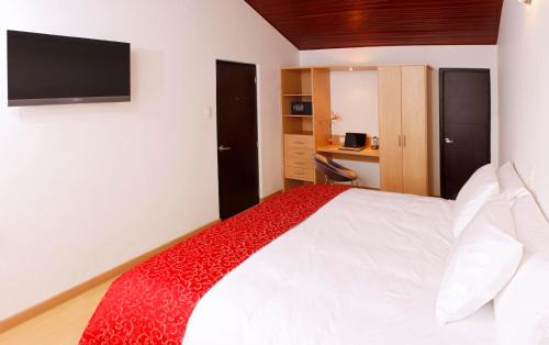 Quinta Paredes Hotel | Hotel TuKasa Inn