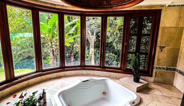 Villa Luz: A Luxurious Mansion in El Poblado in Medellín