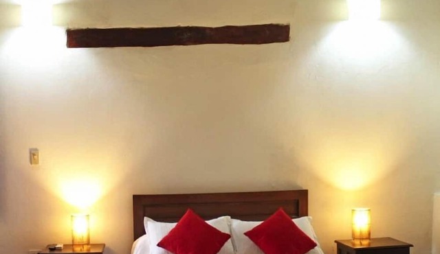 La Casa Amarilla