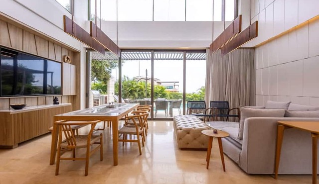 Coastal Villa w Dock Access Pools