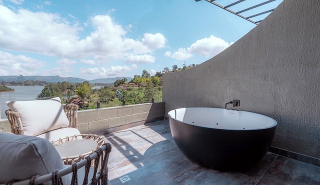 Roka Hotel