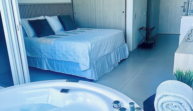 Cozy and modern Deluxe Suite, with view of the mountains and the sea 🦋