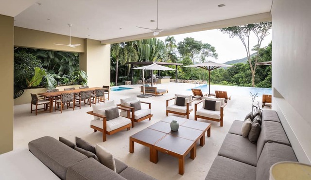 w Amazing 4BR Villa at Mesa de Yeguas