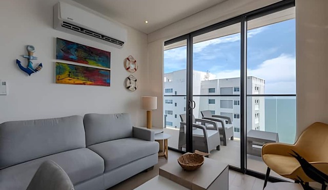 Spectacular Ocean View and Historic Center 2BR