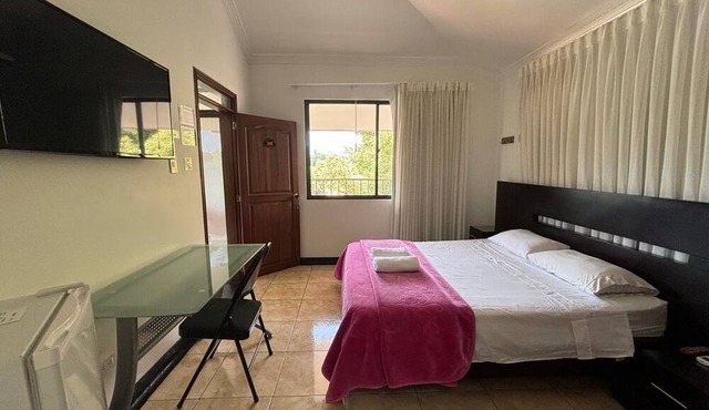 HOTEL CERRITOS PLAZA