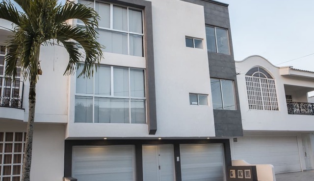 Nuevo y Hermoso Apartamento con Estacionamiento