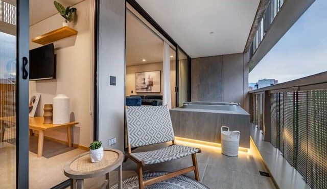 uxury 1BR Apt with private Balcony & Jacuzzi in Medellín