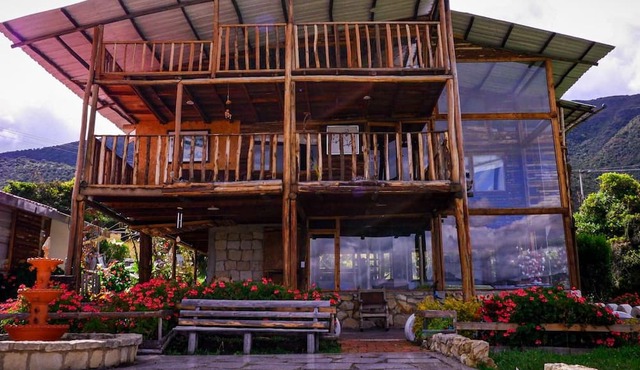 Preciosa Cabaña en las Montañas con Salón de Juegos. Lncluye Desayuno! in Guasca